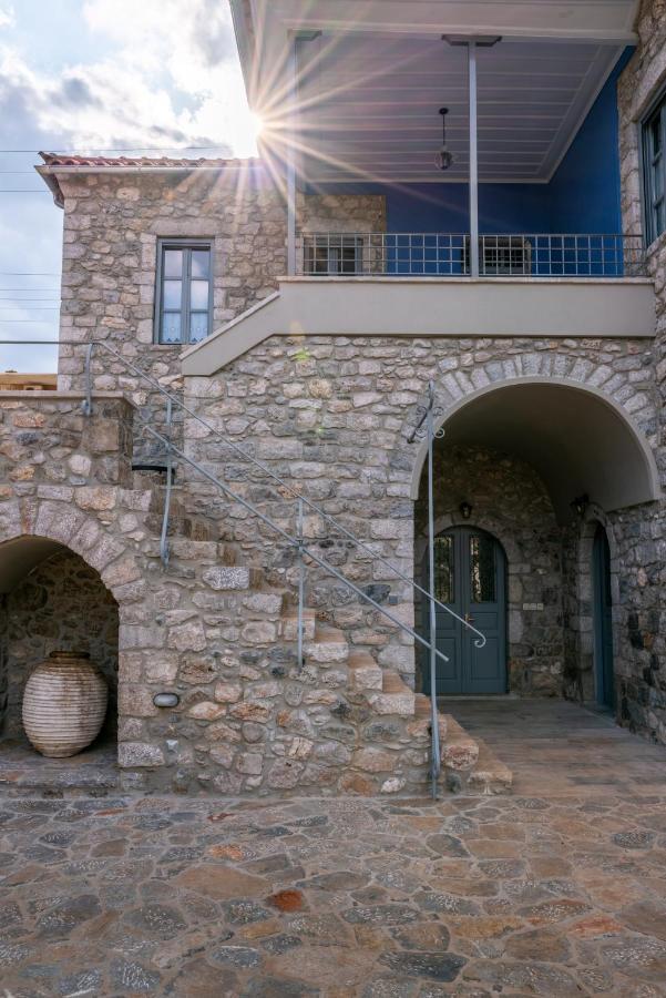 Englezena'S Guesthouse Leonídion Exterior photo